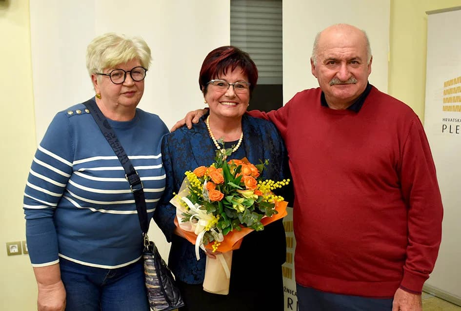 PLETERNIČKA KNJIŽNICA: Otvorena izložbe slika Natalije Čerti iz Požege