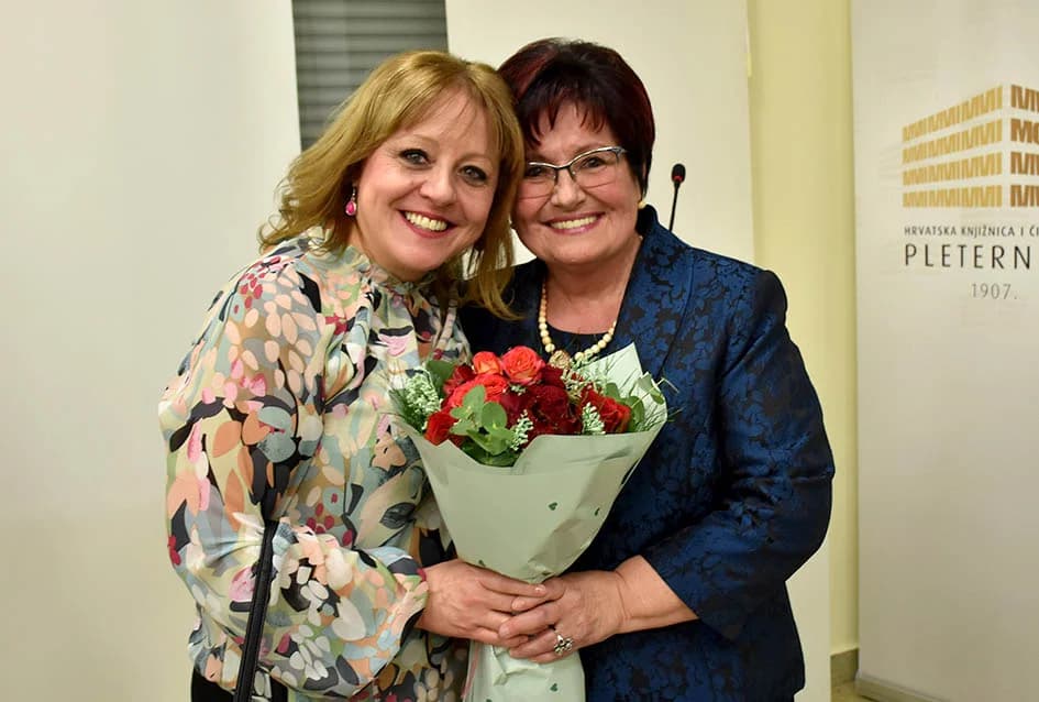 PLETERNIČKA KNJIŽNICA: Otvorena izložbe slika Natalije Čerti iz Požege