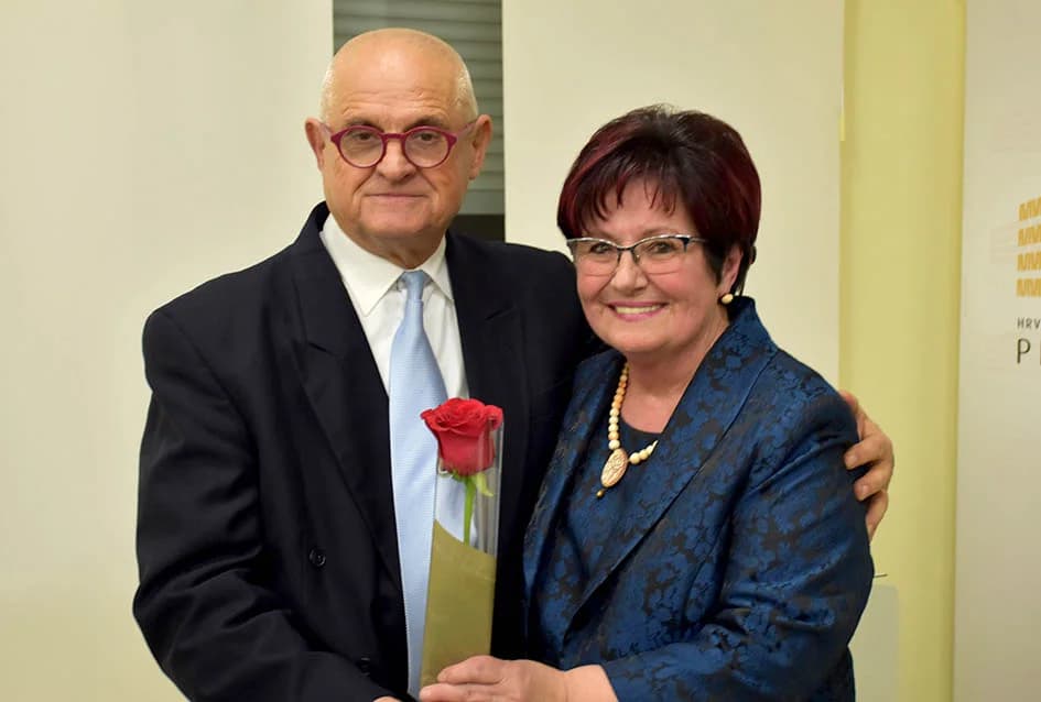 PLETERNIČKA KNJIŽNICA: Otvorena izložbe slika Natalije Čerti iz Požege