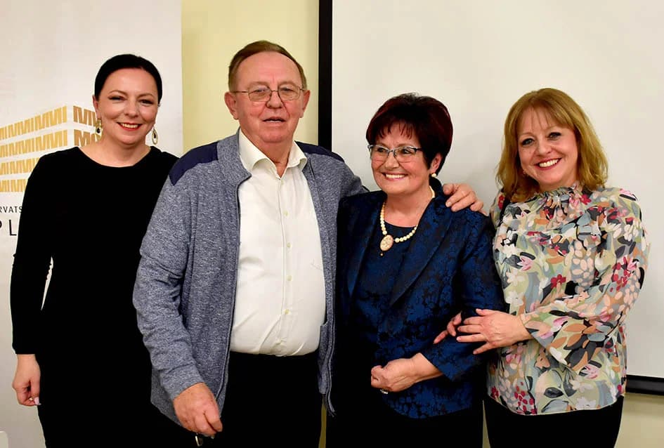 PLETERNIČKA KNJIŽNICA: Otvorena izložbe slika Natalije Čerti iz Požege