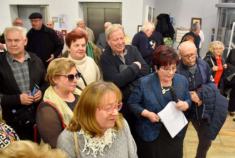 PLETERNIČKA KNJIŽNICA: Otvorena izložbe slika Natalije Čerti iz Požege