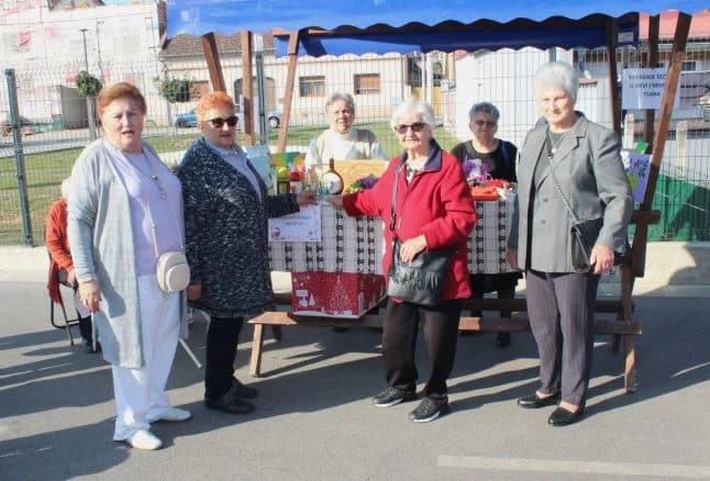Na Gradskoj tržici u pleternici održane manifestacije Jesenski sajam i 16. Kestenijada /FOTO/