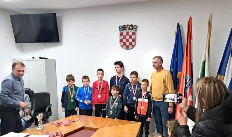 KADETSKO ŠAHOVSKO PRVENSTVO SLAVONIJE I BARANJE: Hana Knezović iz ŠK Požega osvojila prvo mjesto u uzrastu do osam godina