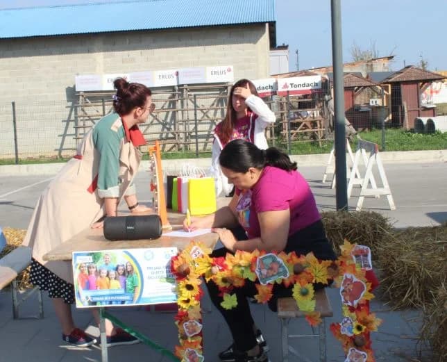 Na Gradskoj tržici u pleternici održane manifestacije Jesenski sajam i 16. Kestenijada /FOTO/