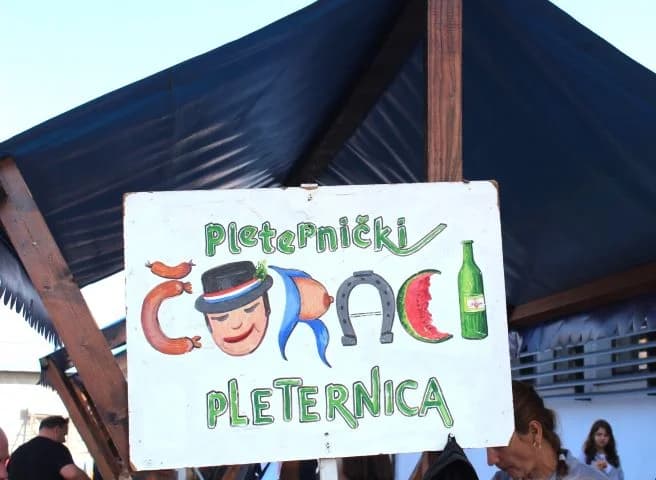 Na Gradskoj tržici u pleternici održane manifestacije Jesenski sajam i 16. Kestenijada /FOTO/