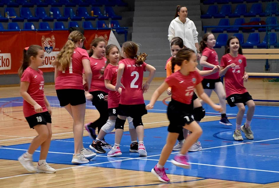 U čast poznate požeške rukometašice održan 1. memorijalni turnir u mini rukometu “Martina Tokić”
