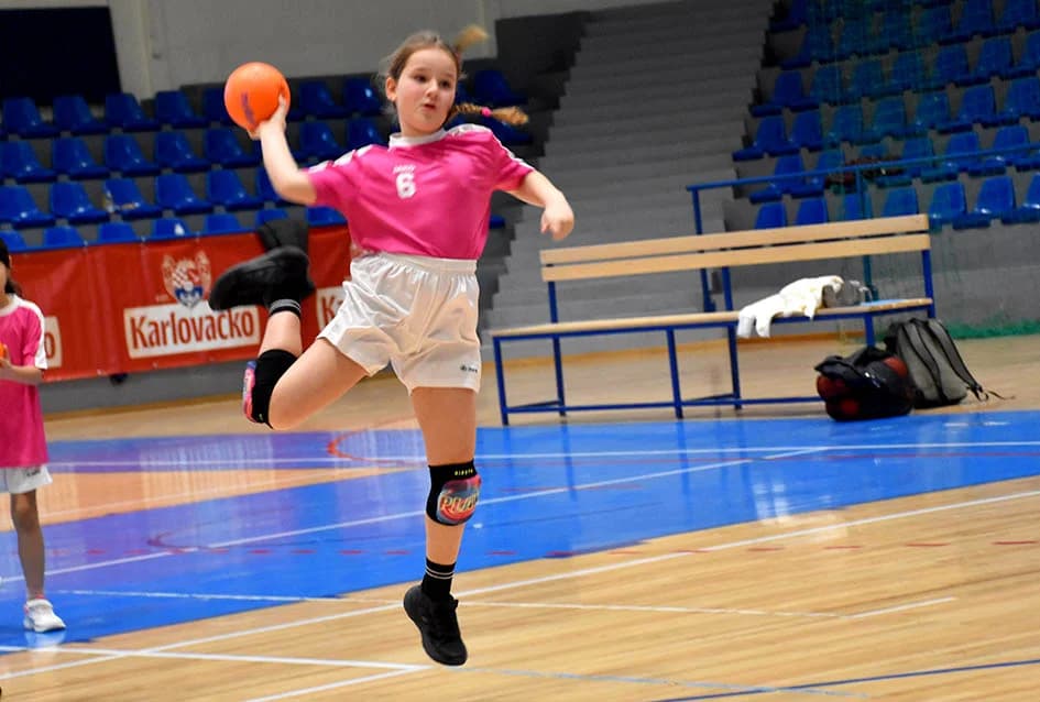 U čast poznate požeške rukometašice održan 1. memorijalni turnir u mini rukometu “Martina Tokić”