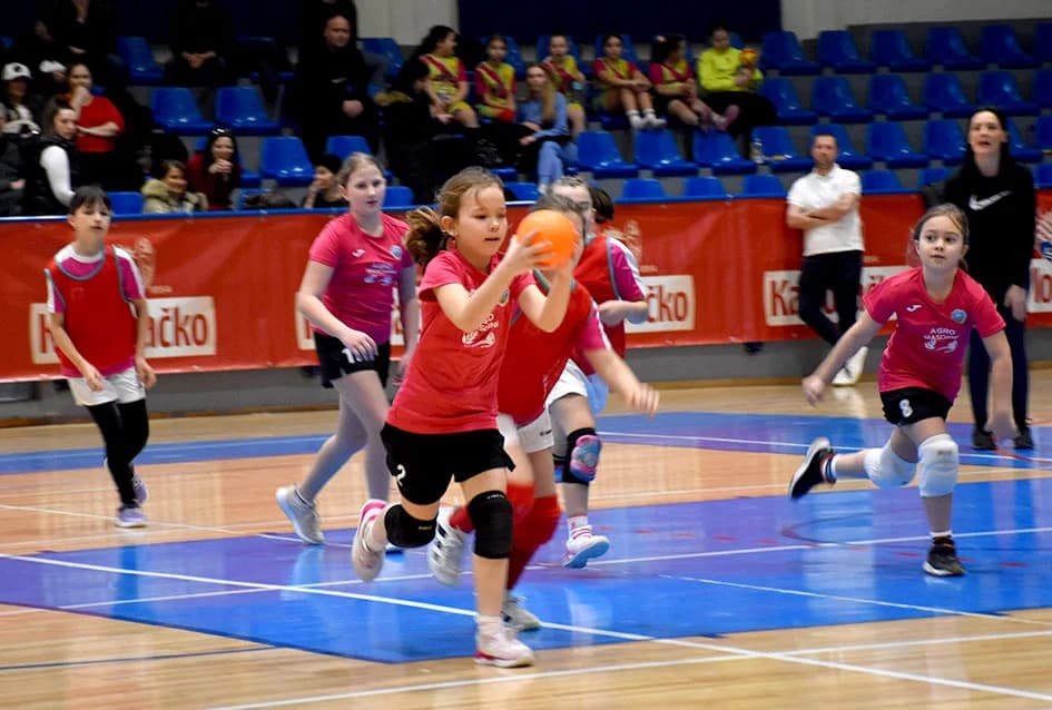 U čast poznate požeške rukometašice održan 1. memorijalni turnir u mini rukometu “Martina Tokić”