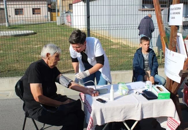 Na Gradskoj tržnici u Pleternici održane manifestacije Jesenski sajam i 16. Kestenijada /FOTO/