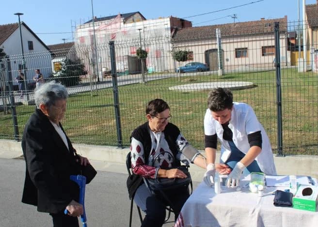Na Gradskoj tržnici u Pleternici održane manifestacije Jesenski sajam i 16. Kestenijada /FOTO/