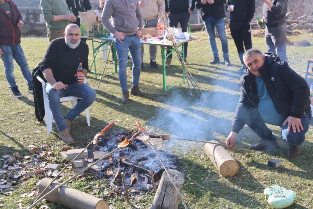 Trsovi koji spajaju: Kotorvarošani naseljeni u kutjevačkom kraju sa danas svojim gradonačelnikom Josipom Budimirom posadili lozu u rodnoj grudi!