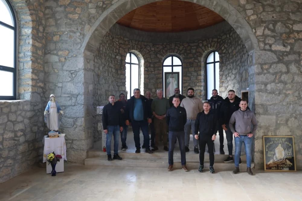 Trsovi koji spajaju: Kotorvarošani naseljeni u kutjevačkom kraju sa danas svojim gradonačelnikom Josipom Budimirom posadili lozu u rodnoj grudi!