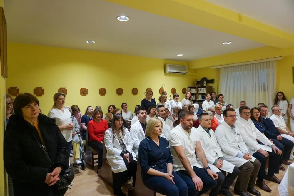 Biskup Martinović prigodom Svjetskog dana bolesnika posjetio požešku bolnicu
