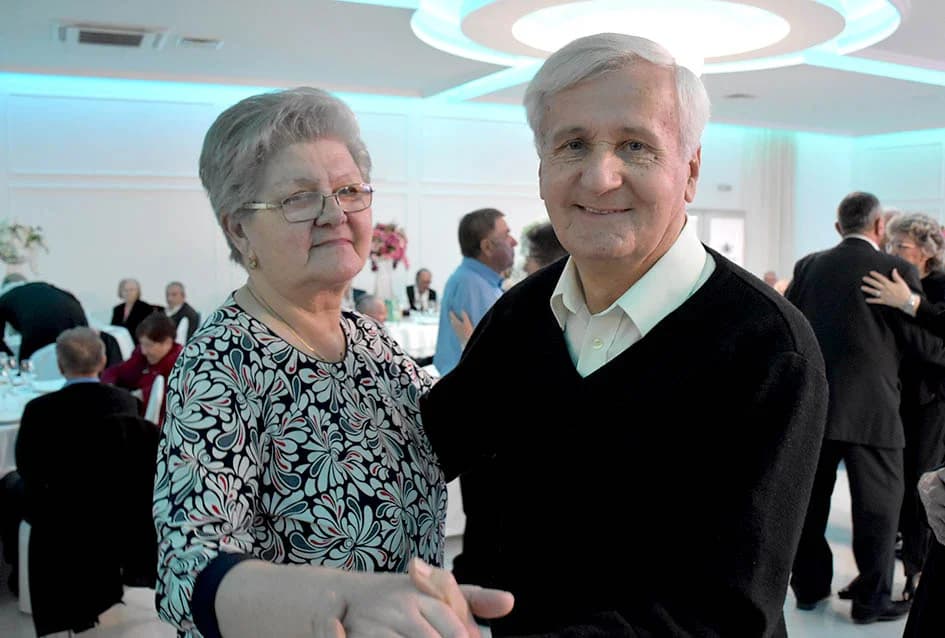 Starije generacije sa 50 i više godina zajedničkog bračnog života proslavile Valentinovo u organizaciji Grada Požege