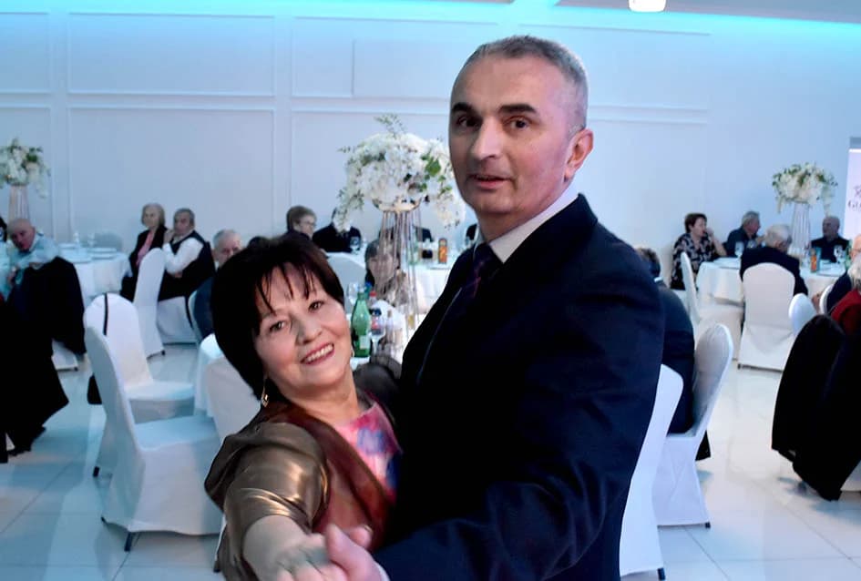 Starije generacije sa 50 i više godina zajedničkog bračnog života proslavile Valentinovo u organizaciji Grada Požege