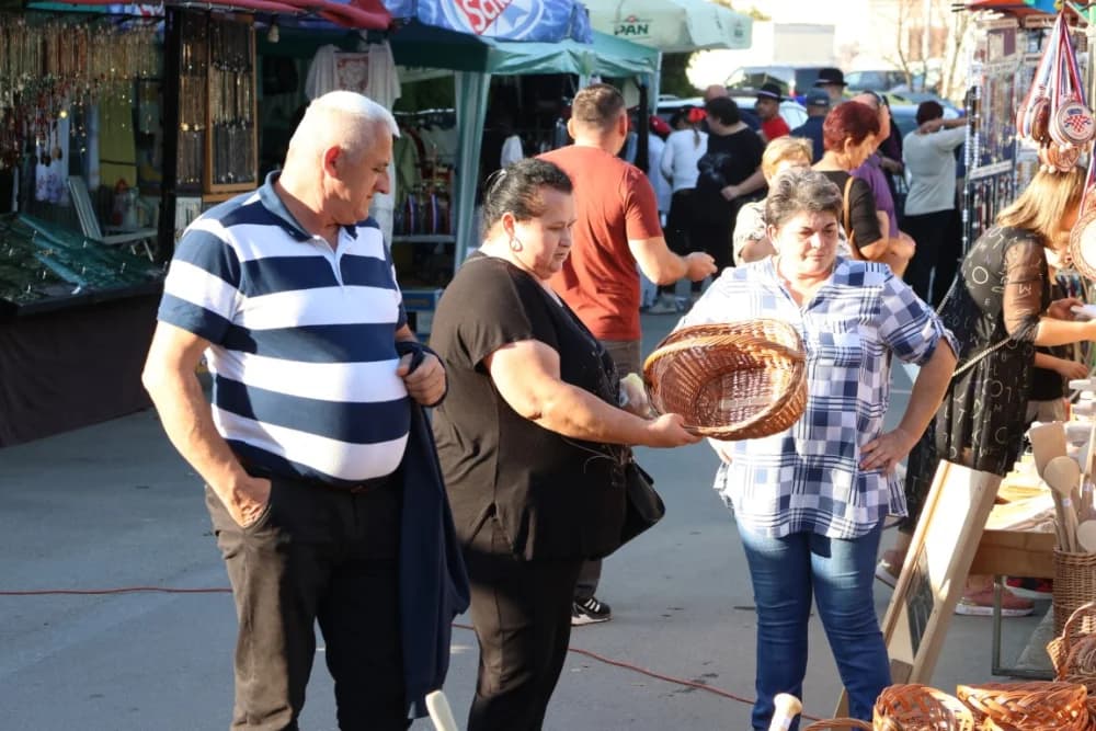 /FOTOGALERIJA/ Ekipa iz Rajsavca dominirala na 14. sajmu Slavonski banovac u Pakracu