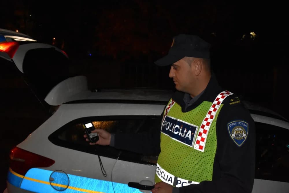 Nema dalje! Vozilo privremeno oduzimamo, a ʼViʼ gospodine na triježnjenje u naše prostorije