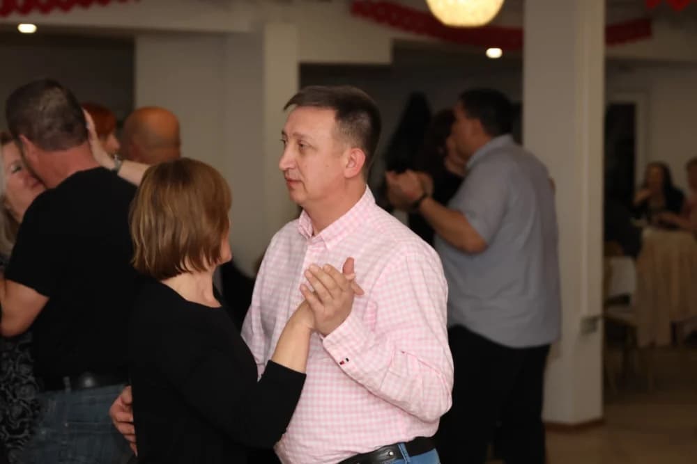 Zaljubljeni i oni koji su sinoć postali proslavili Valentinovo u Schön Blicku