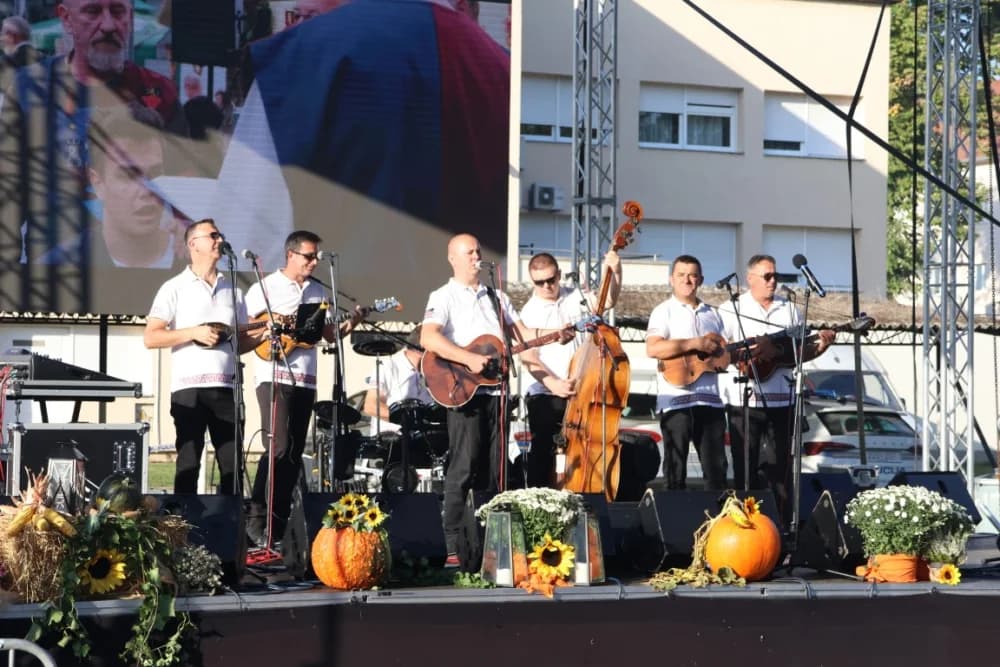 /FOTOGALERIJA/ Ekipa iz Rajsavca dominirala na 14. sajmu Slavonski banovac u Pakracu