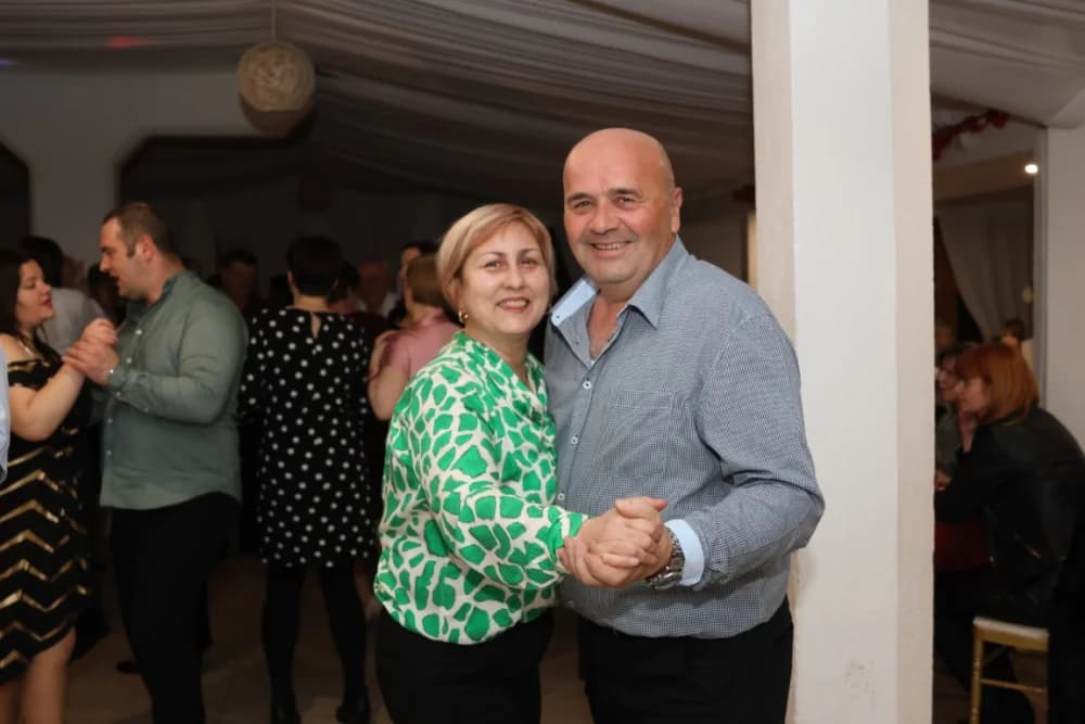 Zaljubljeni i oni koji su sinoć postali proslavili Valentinovo u Schön Blicku