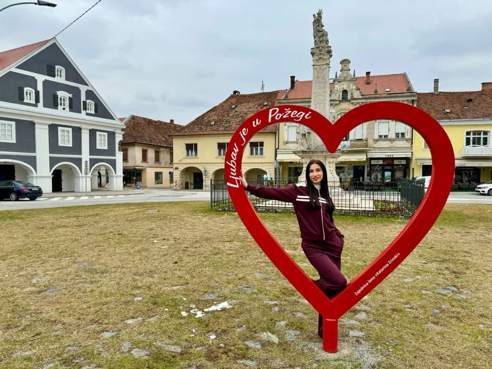 Požeška djevojka iz TV spektakla Marinela Grljušić podijelila ruže odbojkašicama