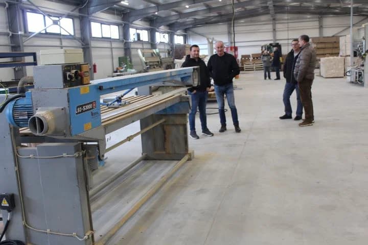 PLETERNIČKA INDUSTRIJSKA ZONA: Otvorena proizvodno-gospodarska zgrada Obrta „Stolarija Batori“ iz Požege