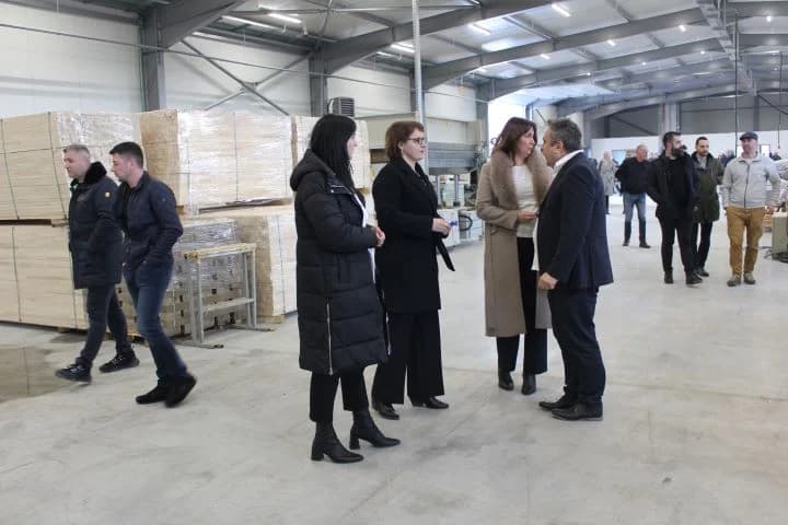 PLETERNIČKA INDUSTRIJSKA ZONA: Otvorena proizvodno-gospodarska zgrada Obrta „Stolarija Batori“ iz Požege
