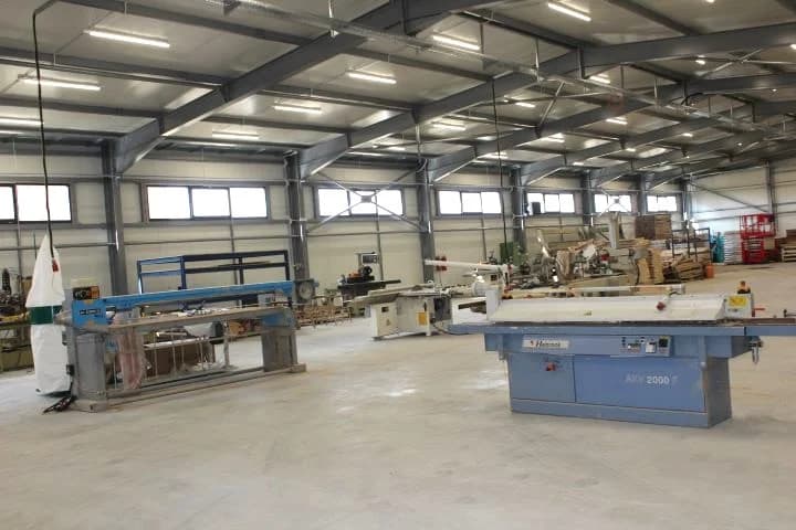PLETERNIČKA INDUSTRIJSKA ZONA: Otvorena proizvodno-gospodarska zgrada Obrta „Stolarija Batori“ iz Požege