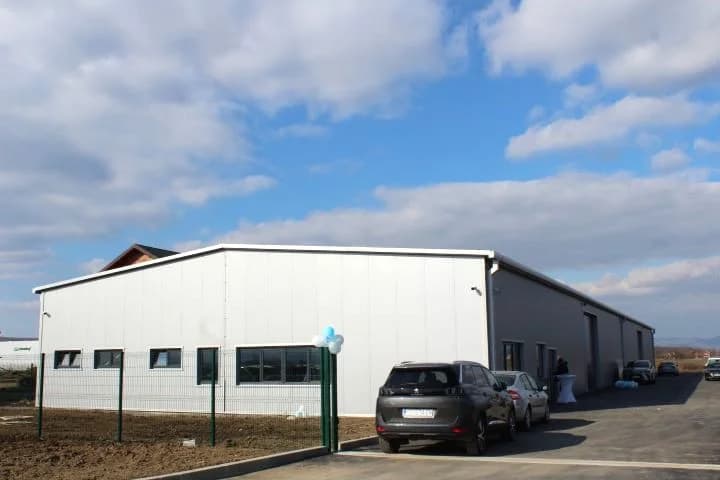 PLETERNIČKA INDUSTRIJSKA ZONA: Otvorena proizvodno-gospodarska zgrada Obrta „Stolarija Batori“ iz Požege