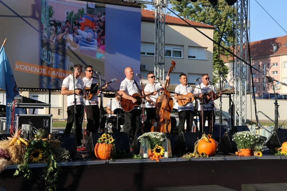 /FOTOGALERIJA/ Ekipa iz Rajsavca dominirala na 14. sajmu Slavonski banovac u Pakracu