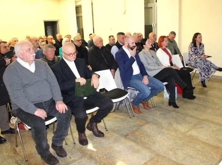 PLETERNIČKA KNJIŽNICA: Predstavljena knjiga ʼAljmaš, Dalj i Erdut u Domovinskom ratu“