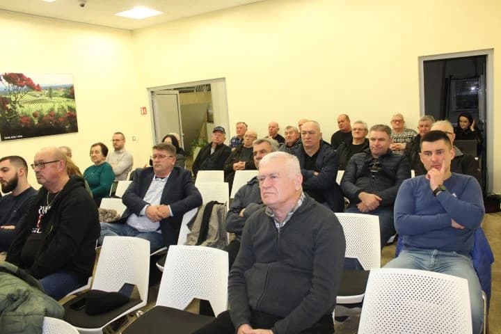 PLETERNIČKA KNJIŽNICA: Predstavljena knjiga ʼAljmaš, Dalj i Erdut u Domovinskom ratu“