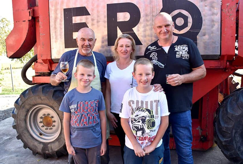 Tri razloga za slavlje kod obitelji Šolčić iz Biškupaca /FOTO/