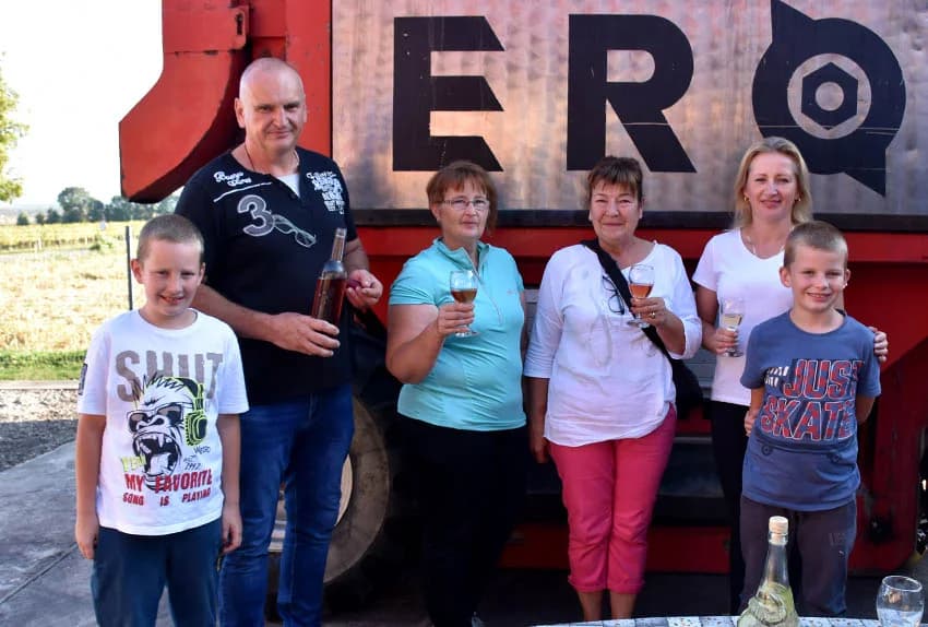 Tri razloga za slavlje kod obitelji Šolčić iz Biškupaca /FOTO/