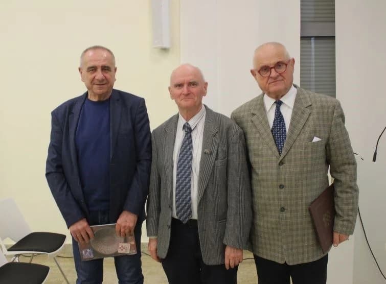 OBILJEŽAVANJE GLAGOLJICE I GLAGOLJAŠTVA: U Pleternici održano predavanje Darka Žubrinića o hrvatskoj glagoljici