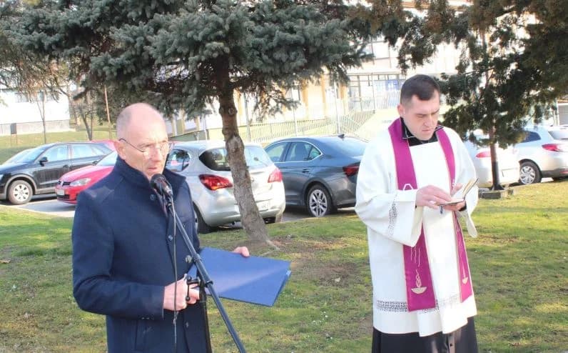 U SJEĆANJE NA POKOJNE BRANITELJE S PLETERNIČKOG PODRUČJA: Polaganjem vijenaca i svetom misom odana počast herojima Domovinskog rata