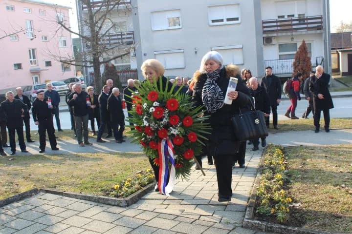 U SJEĆANJE NA POKOJNE BRANITELJE S PLETERNIČKOG PODRUČJA: Polaganjem vijenaca i svetom misom odana počast herojima Domovinskog rata