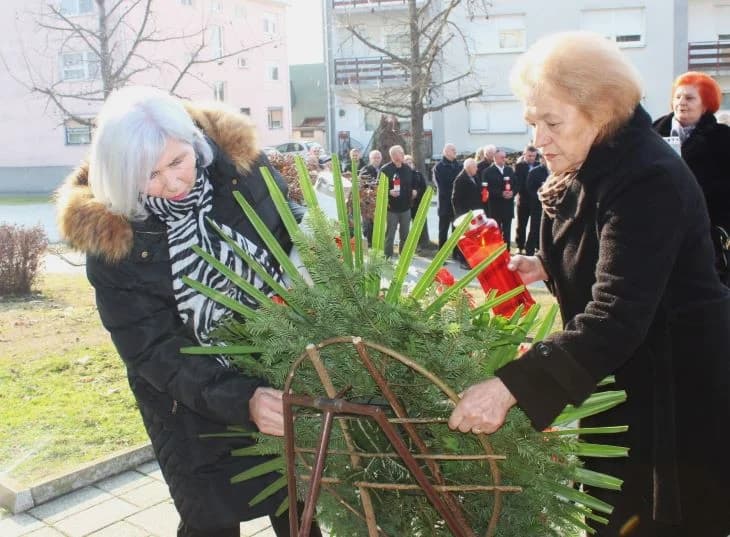 U SJEĆANJE NA POKOJNE BRANITELJE S PLETERNIČKOG PODRUČJA: Polaganjem vijenaca i svetom misom odana počast herojima Domovinskog rata