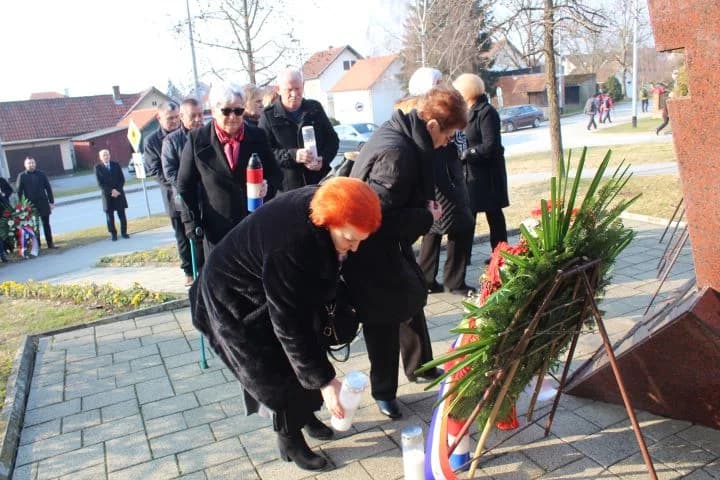 U SJEĆANJE NA POKOJNE BRANITELJE S PLETERNIČKOG PODRUČJA: Polaganjem vijenaca i svetom misom odana počast herojima Domovinskog rata