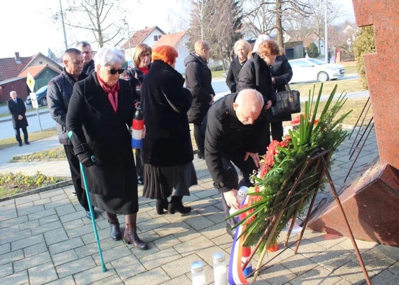 U SJEĆANJE NA POKOJNE BRANITELJE S PLETERNIČKOG PODRUČJA: Polaganjem vijenaca i svetom misom odana počast herojima Domovinskog rata