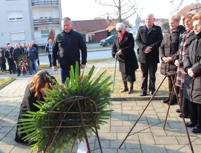 U SJEĆANJE NA POKOJNE BRANITELJE S PLETERNIČKOG PODRUČJA: Polaganjem vijenaca i svetom misom odana počast herojima Domovinskog rata