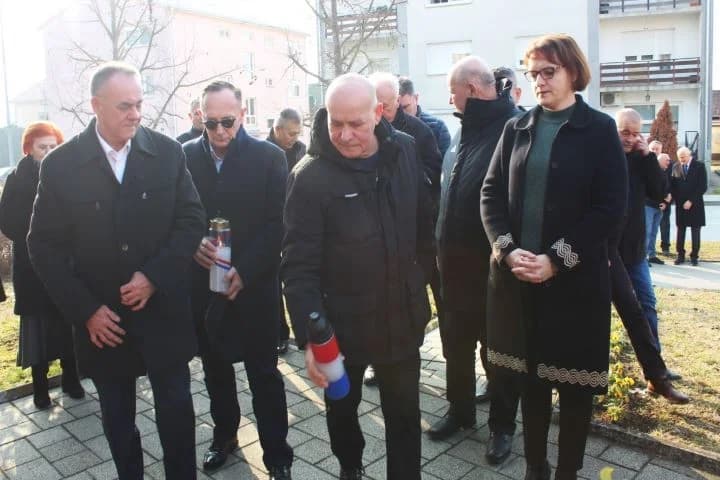U SJEĆANJE NA POKOJNE BRANITELJE S PLETERNIČKOG PODRUČJA: Polaganjem vijenaca i svetom misom odana počast herojima Domovinskog rata