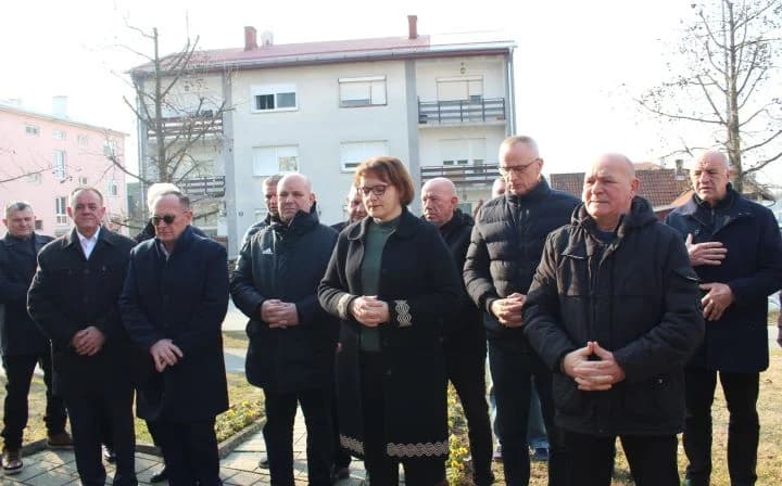 U SJEĆANJE NA POKOJNE BRANITELJE S PLETERNIČKOG PODRUČJA: Polaganjem vijenaca i svetom misom odana počast herojima Domovinskog rata