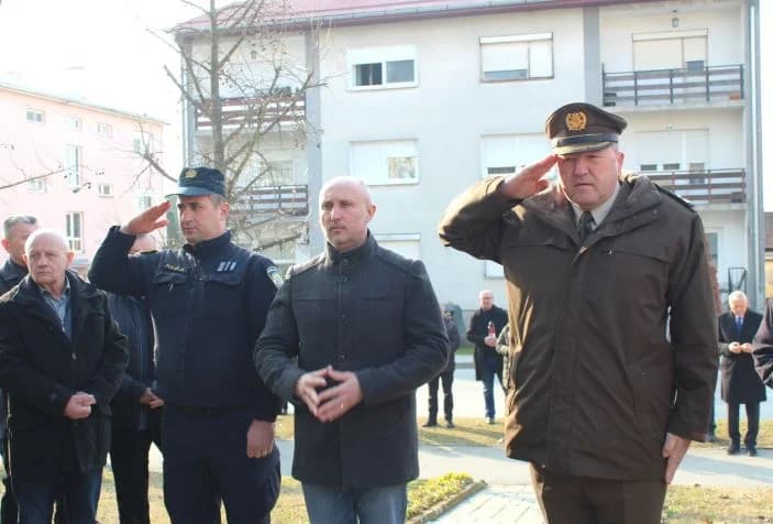 U SJEĆANJE NA POKOJNE BRANITELJE S PLETERNIČKOG PODRUČJA: Polaganjem vijenaca i svetom misom odana počast herojima Domovinskog rata