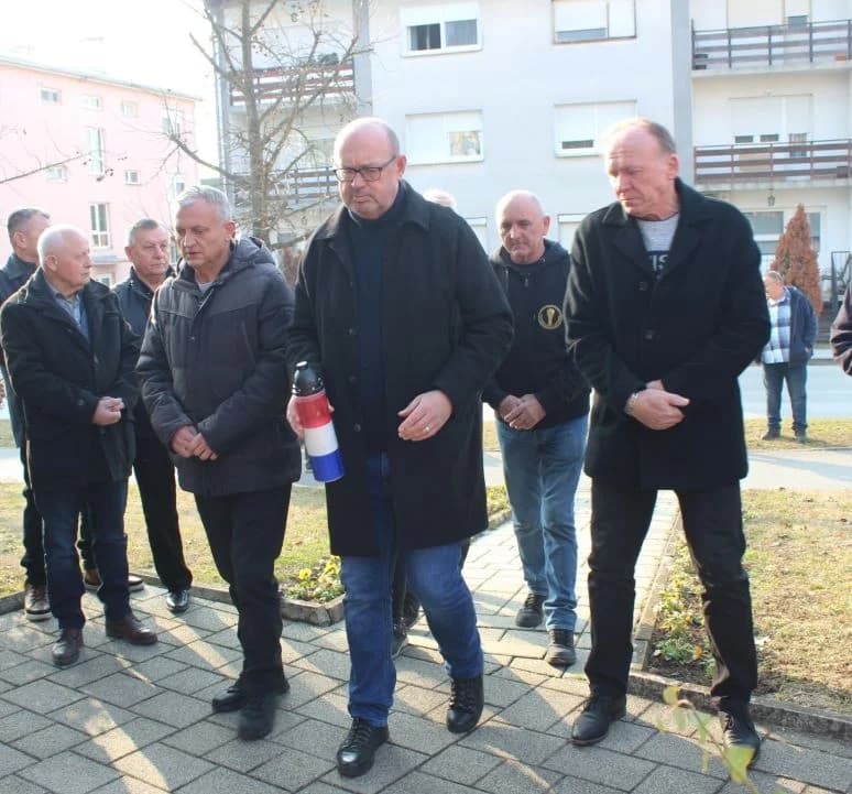 U SJEĆANJE NA POKOJNE BRANITELJE S PLETERNIČKOG PODRUČJA: Polaganjem vijenaca i svetom misom odana počast herojima Domovinskog rata