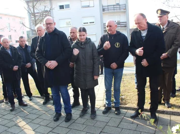 U SJEĆANJE NA POKOJNE BRANITELJE S PLETERNIČKOG PODRUČJA: Polaganjem vijenaca i svetom misom odana počast herojima Domovinskog rata