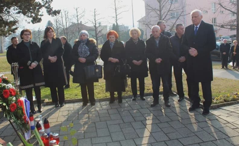 U SJEĆANJE NA POKOJNE BRANITELJE S PLETERNIČKOG PODRUČJA: Polaganjem vijenaca i svetom misom odana počast herojima Domovinskog rata