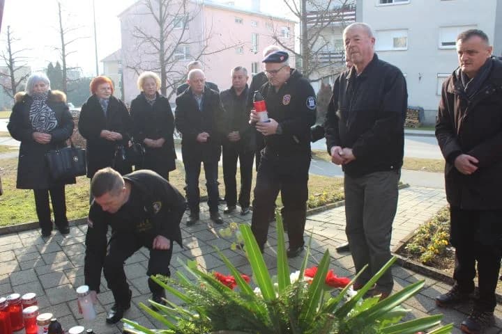 U SJEĆANJE NA POKOJNE BRANITELJE S PLETERNIČKOG PODRUČJA: Polaganjem vijenaca i svetom misom odana počast herojima Domovinskog rata