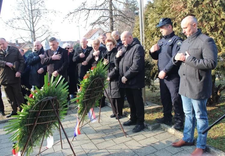 U SJEĆANJE NA POKOJNE BRANITELJE S PLETERNIČKOG PODRUČJA: Polaganjem vijenaca i svetom misom odana počast herojima Domovinskog rata