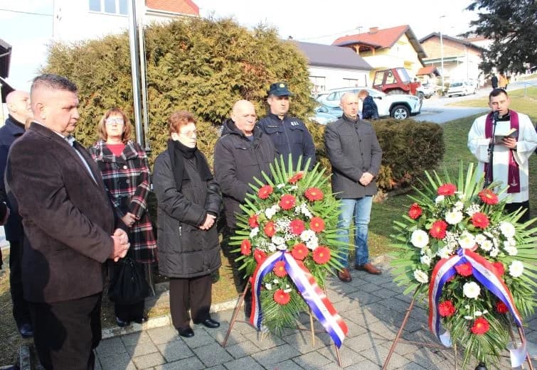 U SJEĆANJE NA POKOJNE BRANITELJE S PLETERNIČKOG PODRUČJA: Polaganjem vijenaca i svetom misom odana počast herojima Domovinskog rata